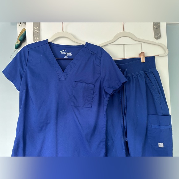 Uniform Advantage Butter-Soft STRETCH women’s scrub set. Lightly used - Picture 4 of 6